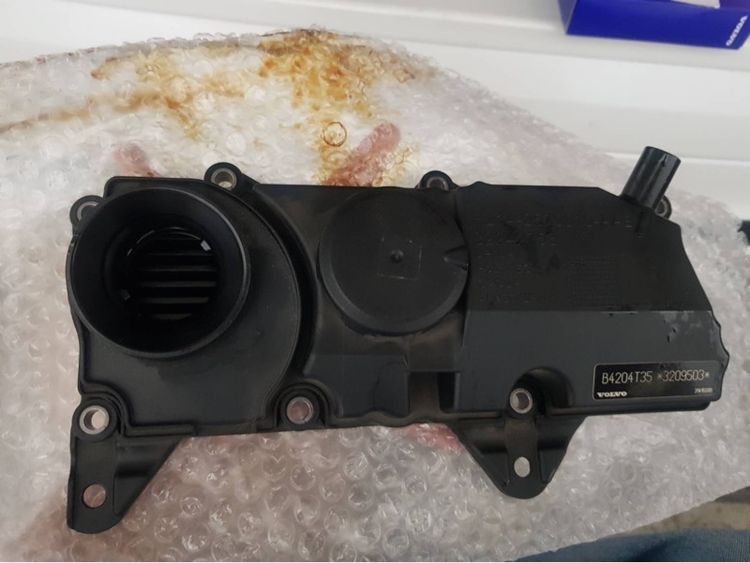  PCV Valve Oil Trap (วาล์วดักน้ำมันในระบบระบายไอน้ำมันเครื่อง) สำหรับรถยนต์ Volvo