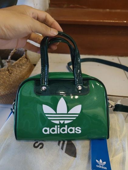 กระเป๋า adidas แท้ สภาพใหม่มากใช้งาน2-3ครั้ง