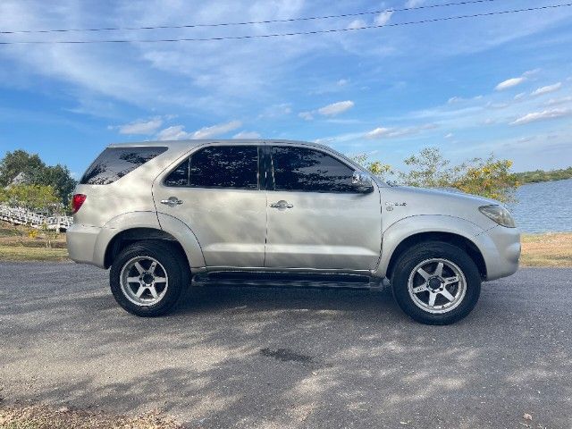 Toyota Fortuner 2005 3.0 G 4WD ดีเซล เกียร์ธรรมดา เทา รูปที่ 2