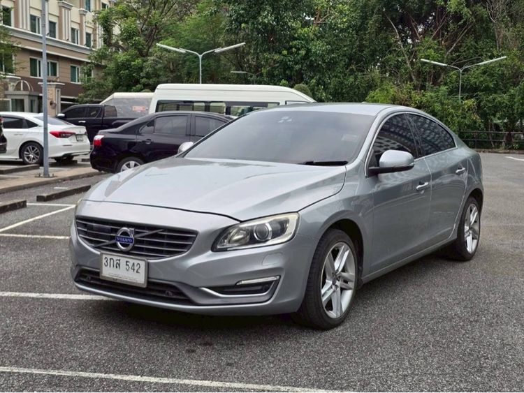 รถ Volvo S60 2.0 สี เทา
