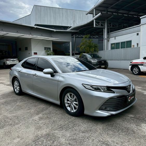 รถ Toyota Camry 2.0 G สี บรอนซ์เงิน