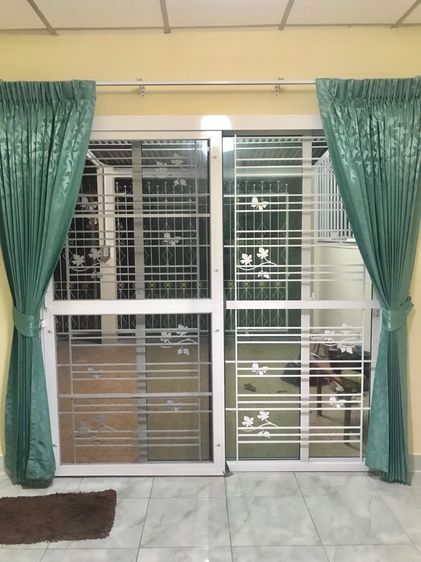 อื่นๆ มีบางส่วน 🏠 บ้านเช่าราคาถูก เป็นทาวน์เฮาส์ 2 ชั้น เนื้อที่ 24 ตรว. 3 ห้องนอน 🛏️ 2 ห้องน้ำ 🛁 ตกแต่งใหม่สวยหรู 🎨 พร้อมแอร์ ❄️ พร้อมหิ้วกระเป๋าเข้ามา