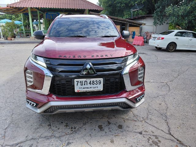 รถ Mitsubishi Pajero Sport 2.4 GT สี แดง