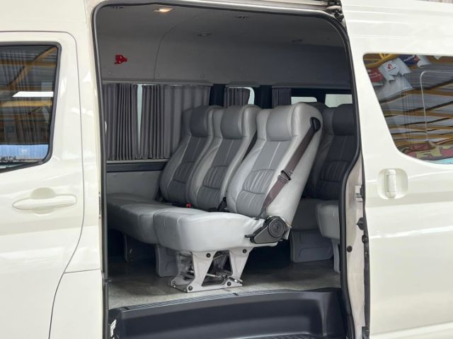 Toyota Commuter 2020 2.8 Van ดีเซล ไม่ติดแก๊ส เกียร์ธรรมดา ขาว รูปที่ 4