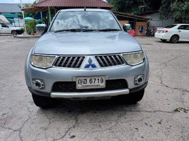 รถ Mitsubishi Pajero Sport 2.5 GLS สี บรอนซ์เงิน