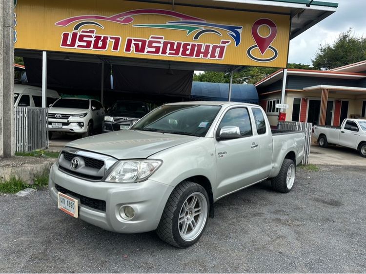 รถ Toyota Hilux Vigo 2.5 J สี บรอนซ์เงิน