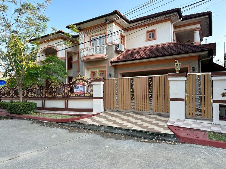 Land and Houses มีบางส่วน ขายบ้านเดี่ยว 2 ชั้น หมู่บ้านมัณฑนา  ธนบุรีรมย์ หลังใหญ่ แปลงมุม ซอยประชาอุทิศ 129 (LB122 – 001204)