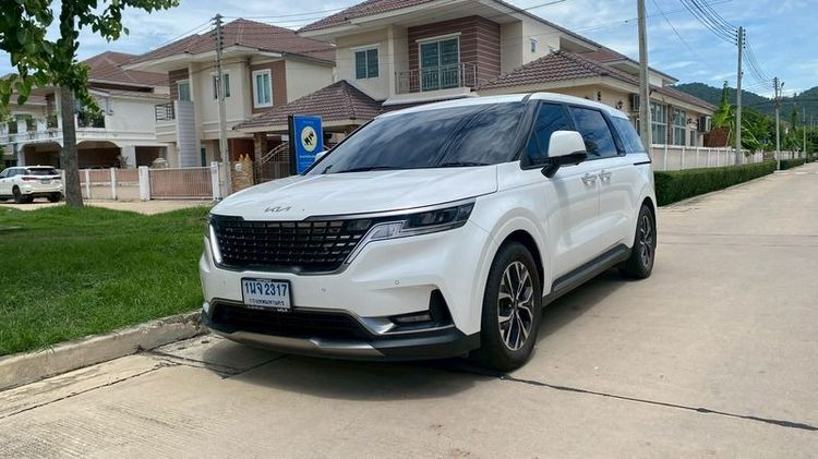 Kia Carnival 2023 2.2 LX Van ดีเซล ไม่ติดแก๊ส เกียร์อัตโนมัติ ขาว