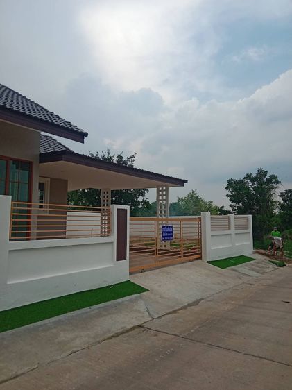 มีบางส่วน ขายบ้านเดี่ยวชั้นเดียว 50 ตร.ว. หมู่บ้านญาติเจริญ อ.สูงเนิน สร้างใหม่ พร้อมอยู่ นครราชสีมา รูปที่ 2