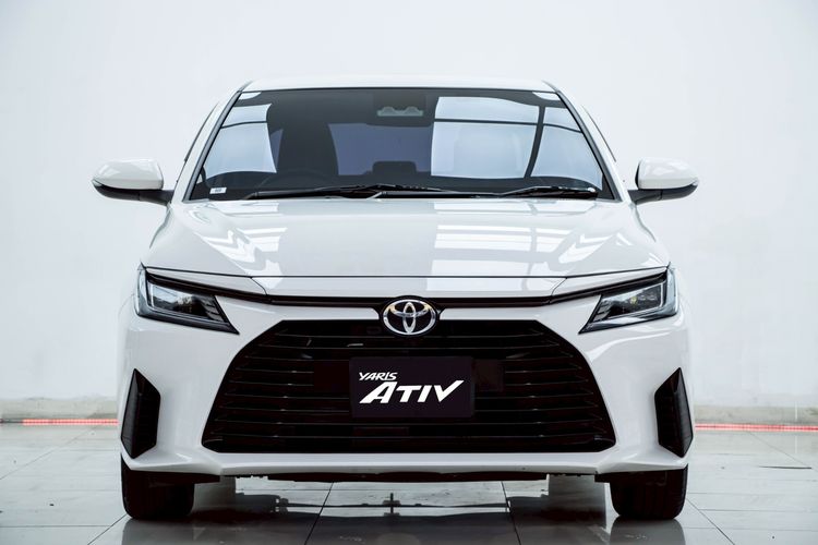 Toyota Yaris ATIV 2023 1.2 Smart Sedan เบนซิน ไม่ติดแก๊ส เกียร์อัตโนมัติ ขาว รูปที่ 4