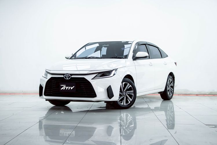 Toyota Yaris ATIV 2023 1.2 Smart Sedan เบนซิน ไม่ติดแก๊ส เกียร์อัตโนมัติ ขาว