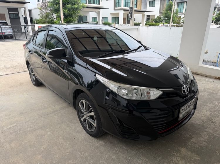 Toyota Yaris ATIV 2020 1.2 Mid Sedan เบนซิน ไม่ติดแก๊ส เกียร์อัตโนมัติ ดำ รูปที่ 2