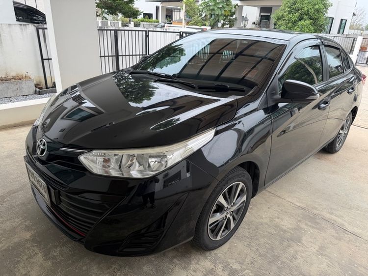 รถ Toyota Yaris ATIV 1.2 Mid สี ดำ