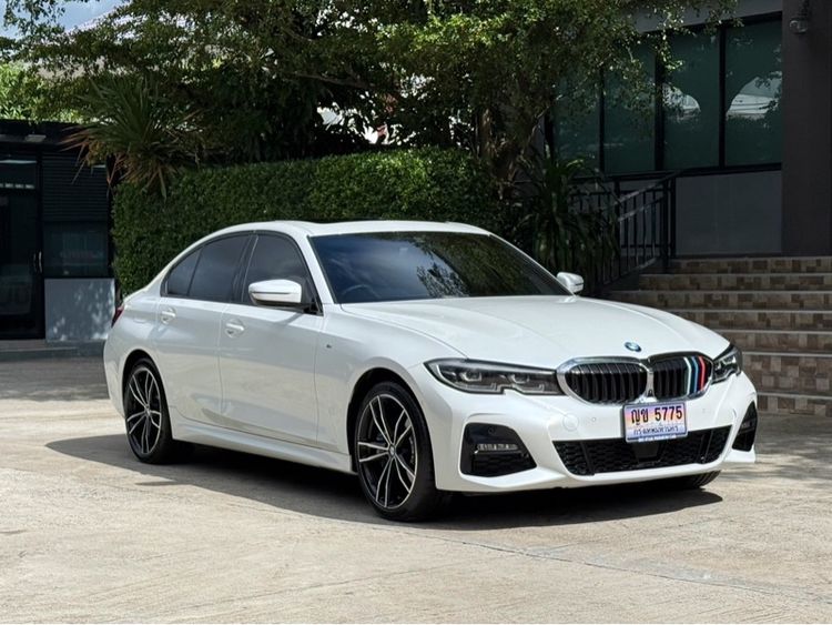 รถ BMW Series 3 330e สี ขาว