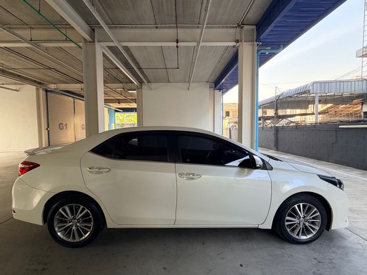 รถ Toyota Altis 1.8 G สี ขาว