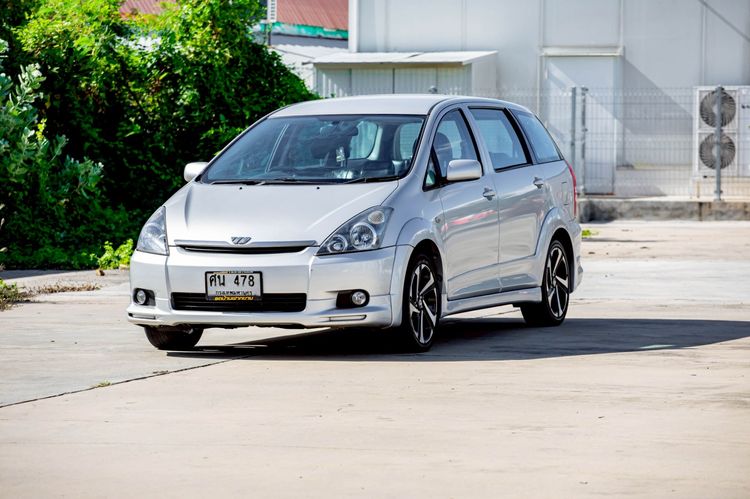 รถ Toyota Wish 2.0 S สี บรอนซ์เงิน