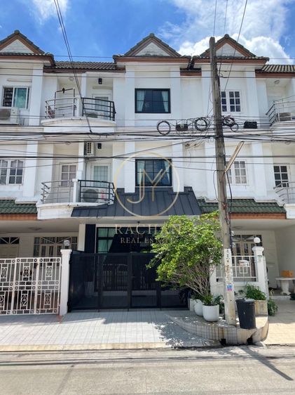 B69-300 ขายด่วน ทาวน์โฮม 3 ชั้น จัดเต็มเฟอร์นิเจอร์ทั้งหลัง หมู่บ้านรื่นฤดี รามคำแหง180 เนื้อที่ 18.2 ตร.ว พื้นที่ใช้สอย 140 ตร.ม 4 ห้องนอน