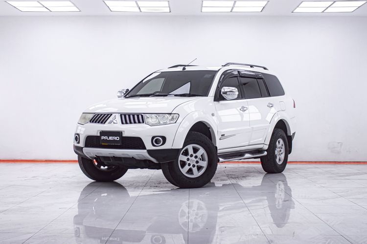 รถ Mitsubishi Pajero Sport 3.2 GT 4WD สี ขาว