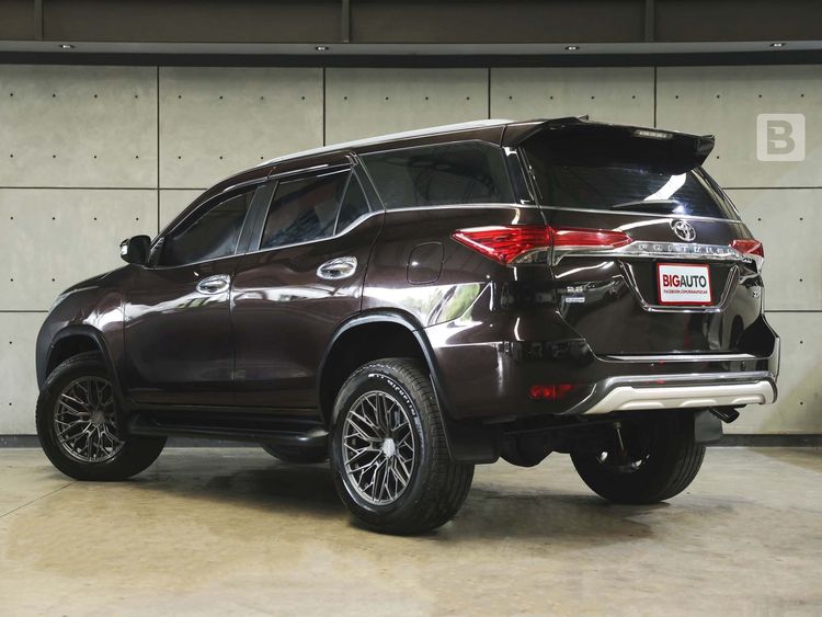 Toyota Fortuner 2017 2.8 V 4WD Utility-car ดีเซล ไม่ติดแก๊ส เกียร์อัตโนมัติ น้ำตาล รูปที่ 4