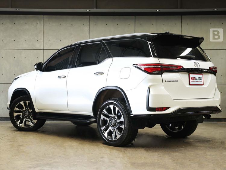 Toyota Fortuner 2022 2.4 Legender Black Top Utility-car ดีเซล ไม่ติดแก๊ส เกียร์อัตโนมัติ ขาว รูปที่ 4