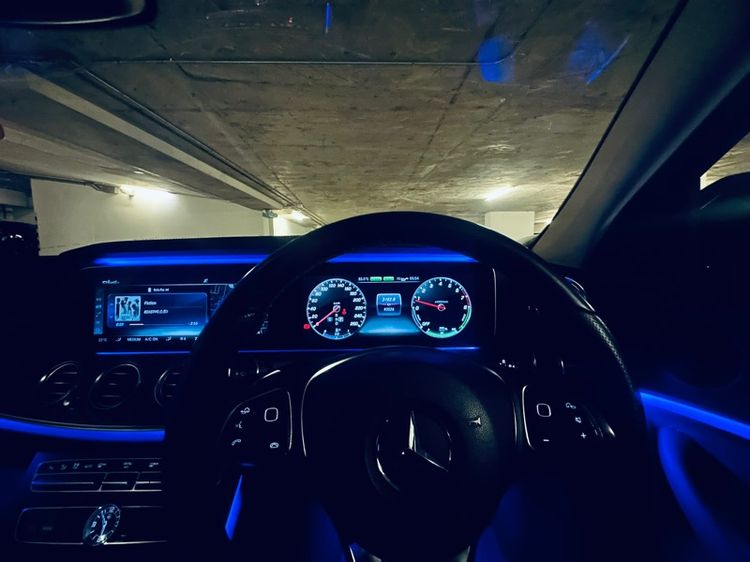 Mercedes-Benz E-Class 2018 E350 Sedan ปลั๊กอินไฮบริด (PHEV) ไม่ติดแก๊ส เกียร์อัตโนมัติ ดำ รูปที่ 3