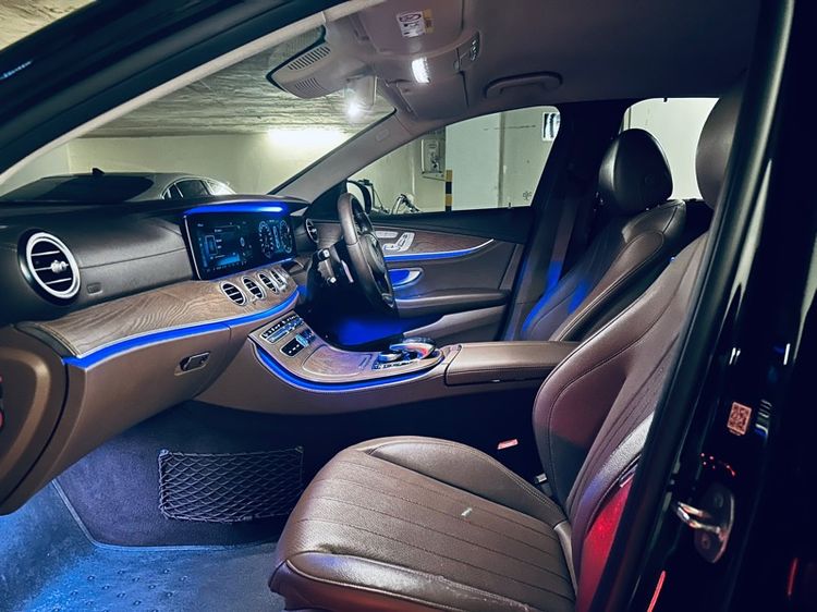 Mercedes-Benz E-Class 2018 E350 Sedan ปลั๊กอินไฮบริด (PHEV) ไม่ติดแก๊ส เกียร์อัตโนมัติ ดำ รูปที่ 4