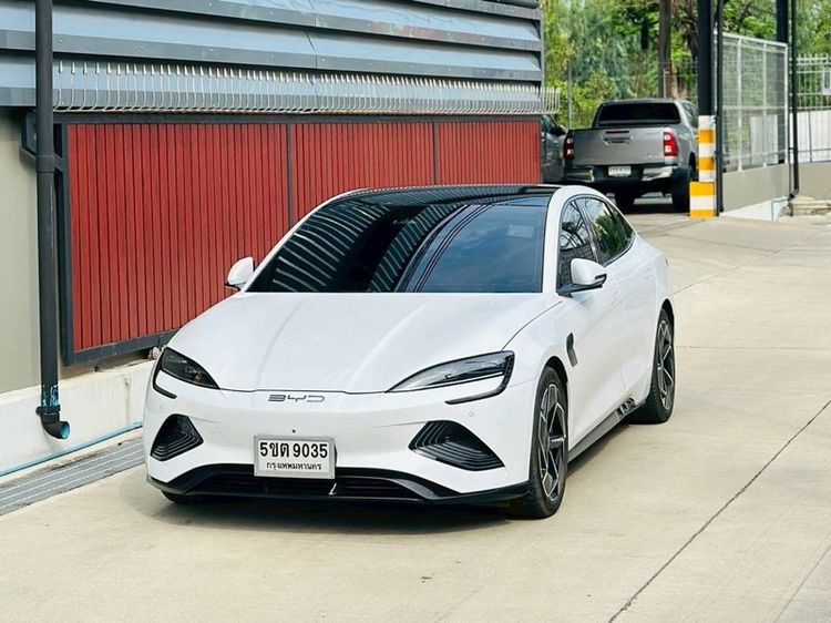 BYD Seal 2024 Performance AWD Sedan ไฟฟ้า ไม่ติดแก๊ส เกียร์อัตโนมัติ ขาว