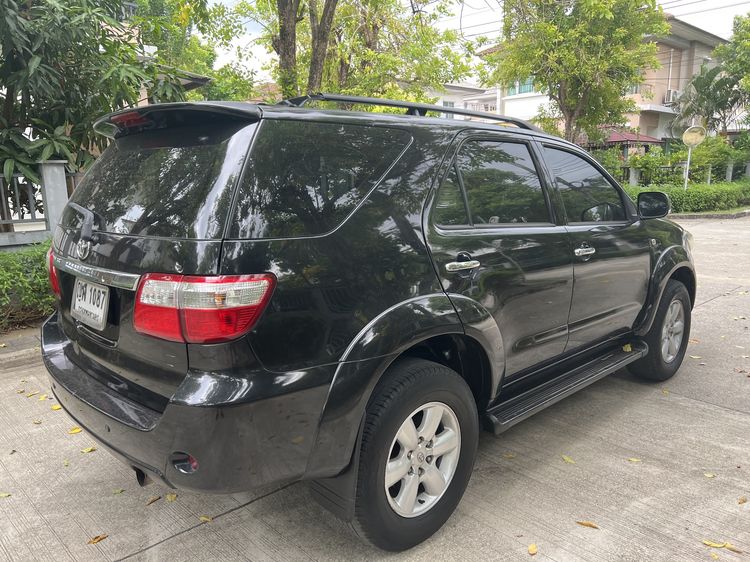 รถ Toyota Fortuner 2.7 V สี ดำ