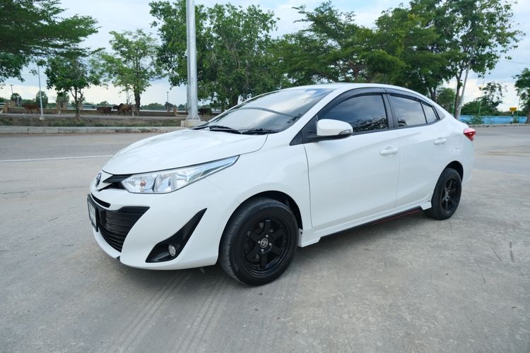 Toyota Yaris ATIV 2018 1.2 E Sedan เบนซิน ไม่ติดแก๊ส เกียร์อัตโนมัติ ขาว รูปที่ 3