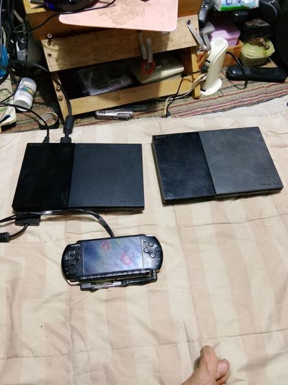 Sony เครื่องเกมส์โซนี่ เพลย์สเตชั่น PS2 (Playstation 2) เชื่อมต่อไร้สายไม่ได้ เหมา ps2 1 เล่นแผ่นได้ เมมบูทได้ ps2 2 พัดลม หัวอ่านเสียใช้เมมบูทได้ psp 3004 จอแตกเล่นผ่านสายได้ จอยps2แท้1เมม2บูท1แผ่นเกม15usb1 ราคา 3,500