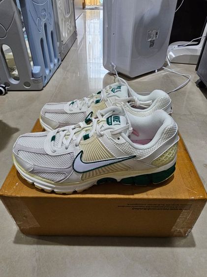 Nike vomero 5 เบอร์ 8.5 us