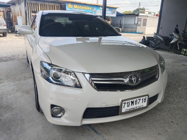 รถ Toyota Camry 2.4 Hybrid สี ขาว