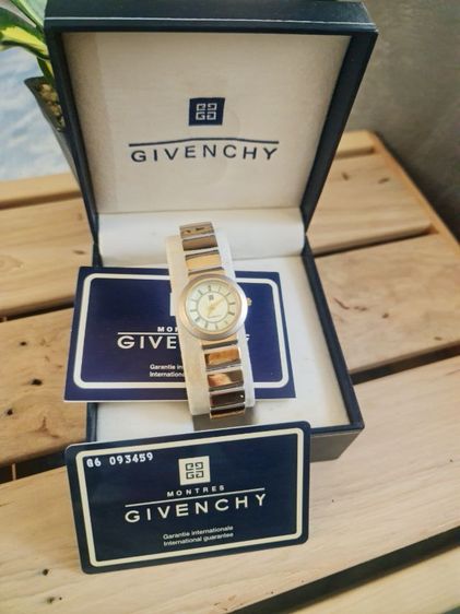 นาฬิกา givenchy ครบเก่าเก็บ