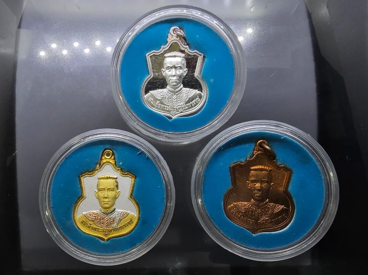 เหรียญสมเด็จพระนเรศวรมหาราช รุ่นสู้ หลังพระนามาภิไธย สก. ปี2548 ชุดกรรมการ 3 เนื้อ พร้อมกล่อง รูปที่ 3