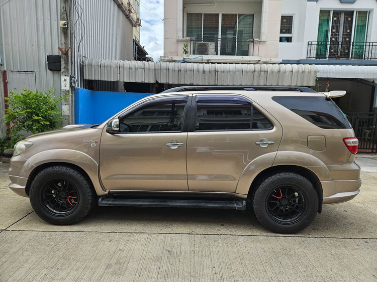 Toyota Fortuner 2010 3.0 V 4WD Utility-car ดีเซล เกียร์อัตโนมัติ น้ำตาล รูปที่ 4