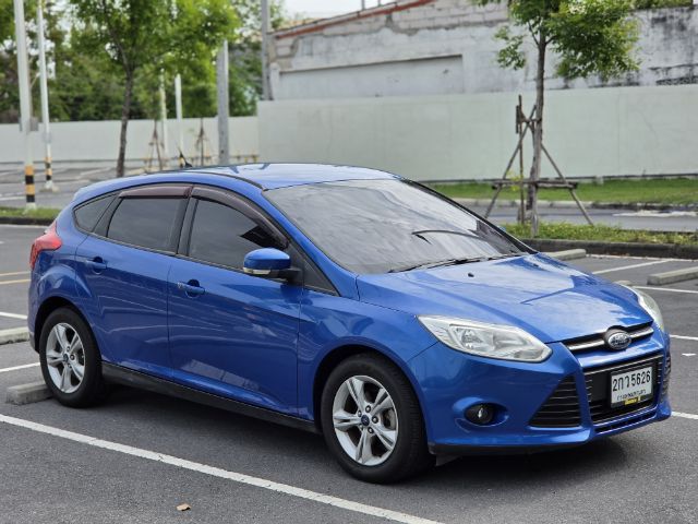 รถ Ford Focus 1.6 Trend สี น้ำเงิน