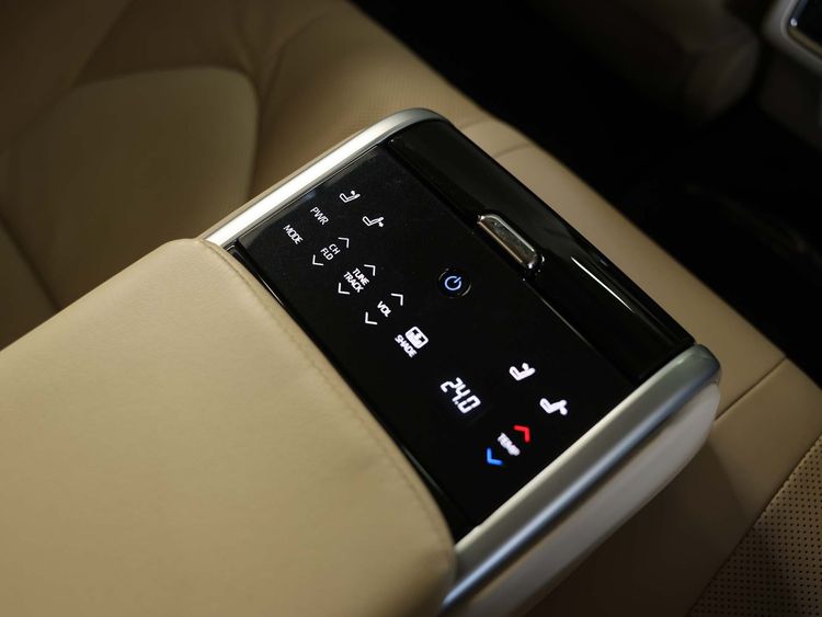 Toyota Camry 2023 2.5 HEV Premium Luxury Sedan ไฮบริด ไม่ติดแก๊ส เกียร์อัตโนมัติ เทา รูปที่ 3