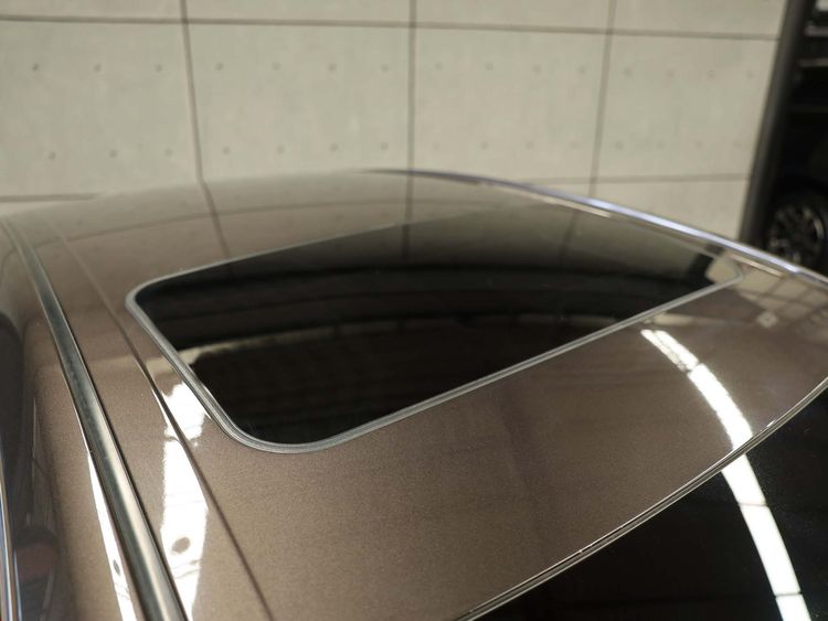 Toyota Camry 2023 2.5 HEV Premium Luxury Sedan ไฮบริด ไม่ติดแก๊ส เกียร์อัตโนมัติ เทา รูปที่ 4
