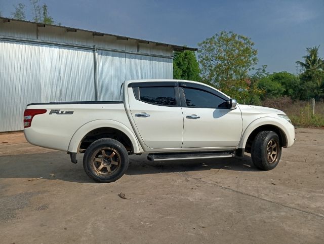 Mitsubishi Triton 2015 2.4 GLS Plus Pickup เบนซิน เกียร์ธรรมดา ขาว รูปที่ 4