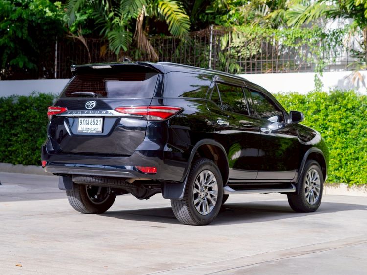 Toyota Fortuner 2021 2.4 Leader V Utility-car ดีเซล ไม่ติดแก๊ส เกียร์อัตโนมัติ ดำ รูปที่ 4
