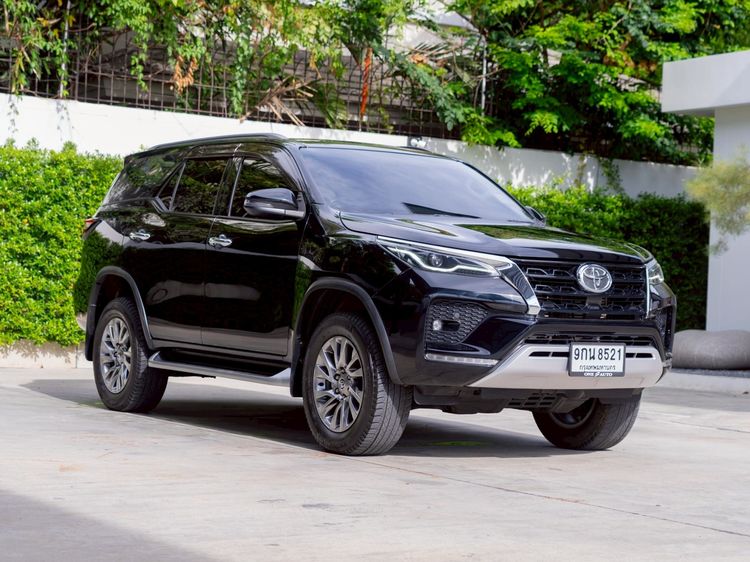 รถ Toyota Fortuner 2.4 Leader V สี ดำ