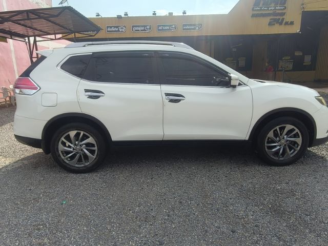 รถ Nissan X-Trail 2.5 V 4WD สี ขาว
