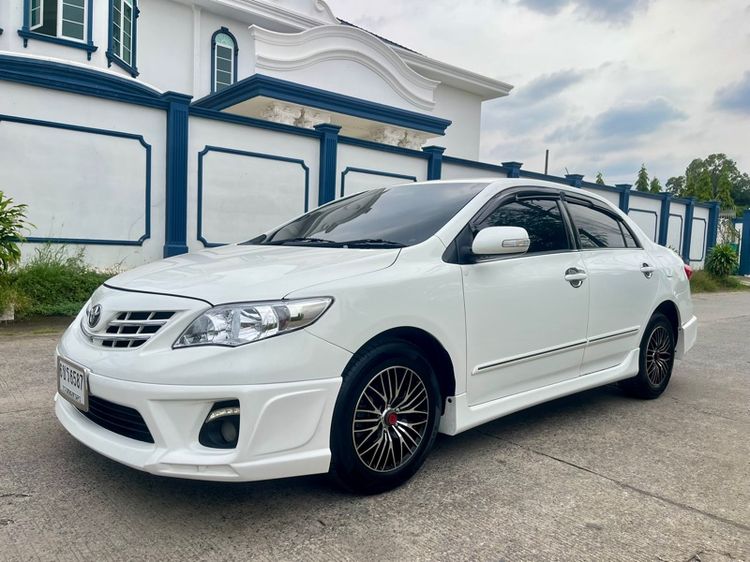 รถ Toyota Altis 1.6 E สี ขาว