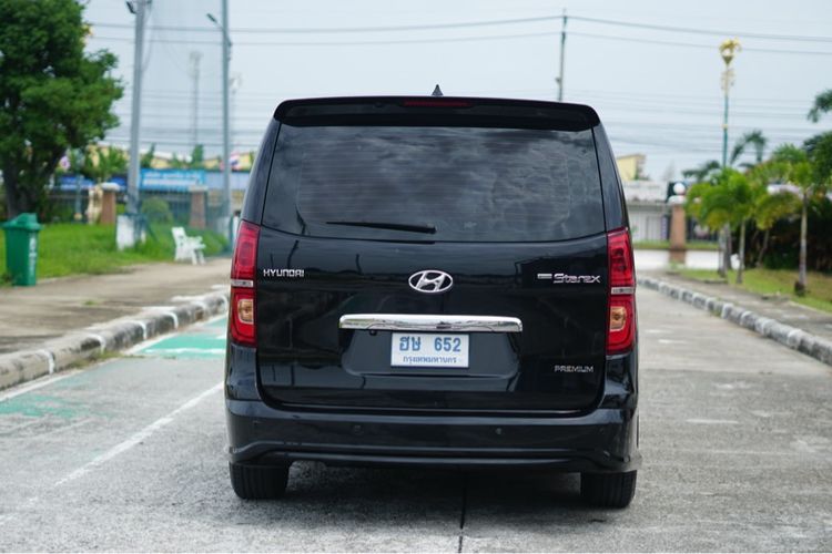 Hyundai H-1  2017 2.5 Deluxe Van ดีเซล เกียร์อัตโนมัติ ดำ รูปที่ 4