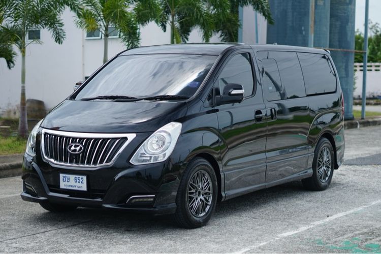 Hyundai H-1  2017 2.5 Deluxe Van ดีเซล เกียร์อัตโนมัติ ดำ รูปที่ 2