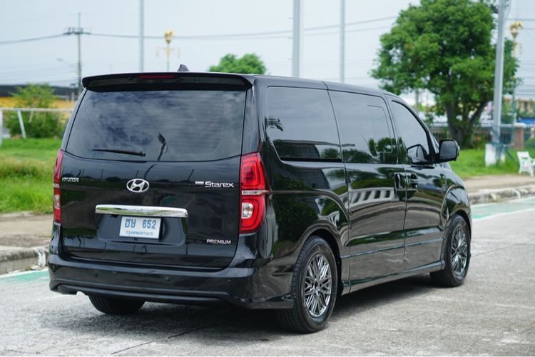 Hyundai H-1  2017 2.5 Deluxe Van ดีเซล เกียร์อัตโนมัติ ดำ รูปที่ 3