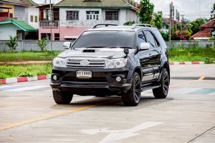 รถ Toyota Fortuner 3.0 V 4WD สี ดำ