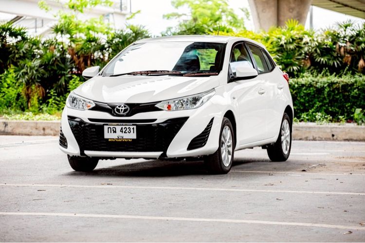 รถ Toyota Yaris 1.2 Entry สี ขาว
