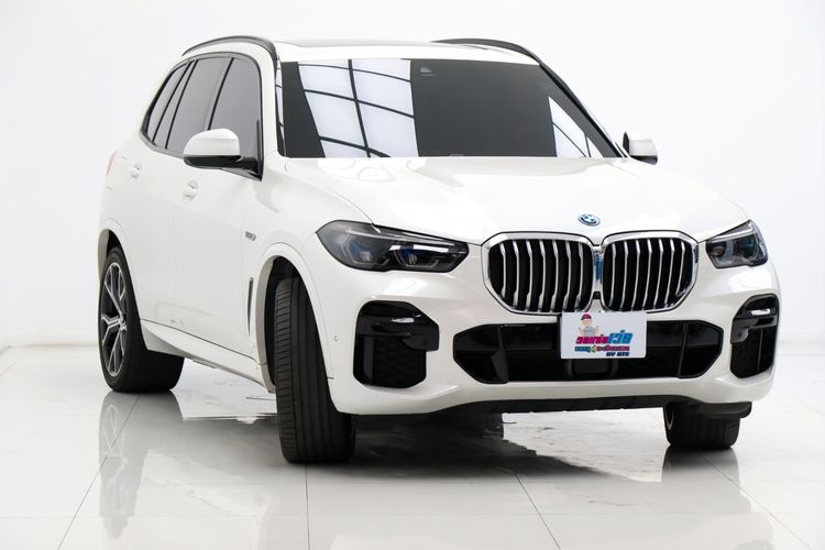 BMW X5 2022 3.0 xDrive45e M Sport 4WD Utility-car ปลั๊กอินไฮบริด (PHEV) ไม่ติดแก๊ส เกียร์อัตโนมัติ ขาว รูปที่ 4