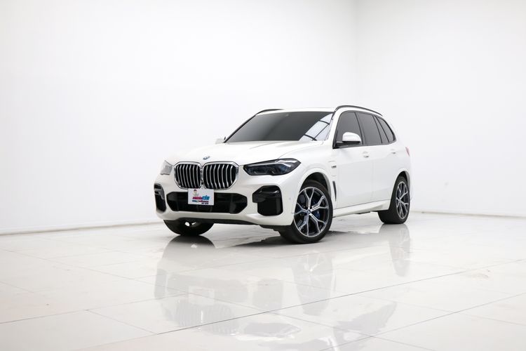 BMW X5 2022 3.0 xDrive45e M Sport 4WD Utility-car ปลั๊กอินไฮบริด (PHEV) ไม่ติดแก๊ส เกียร์อัตโนมัติ ขาว